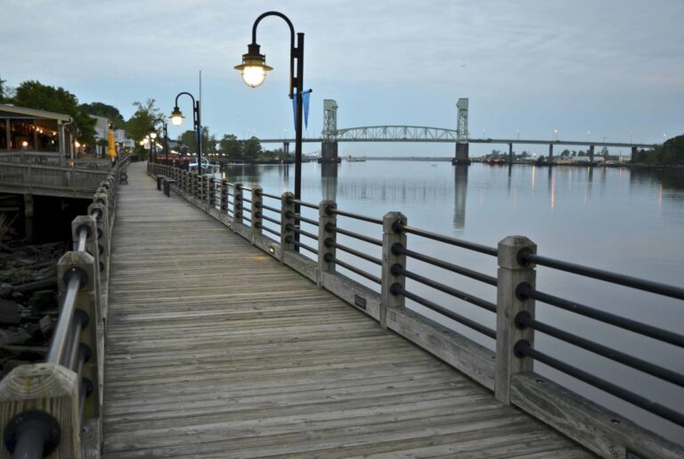 Falls-Walkable-Cities_WilmingtonNCRiverwalk_Sept2014-1536x1029